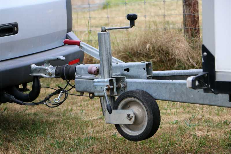 Gesloten aanhangwagen huren