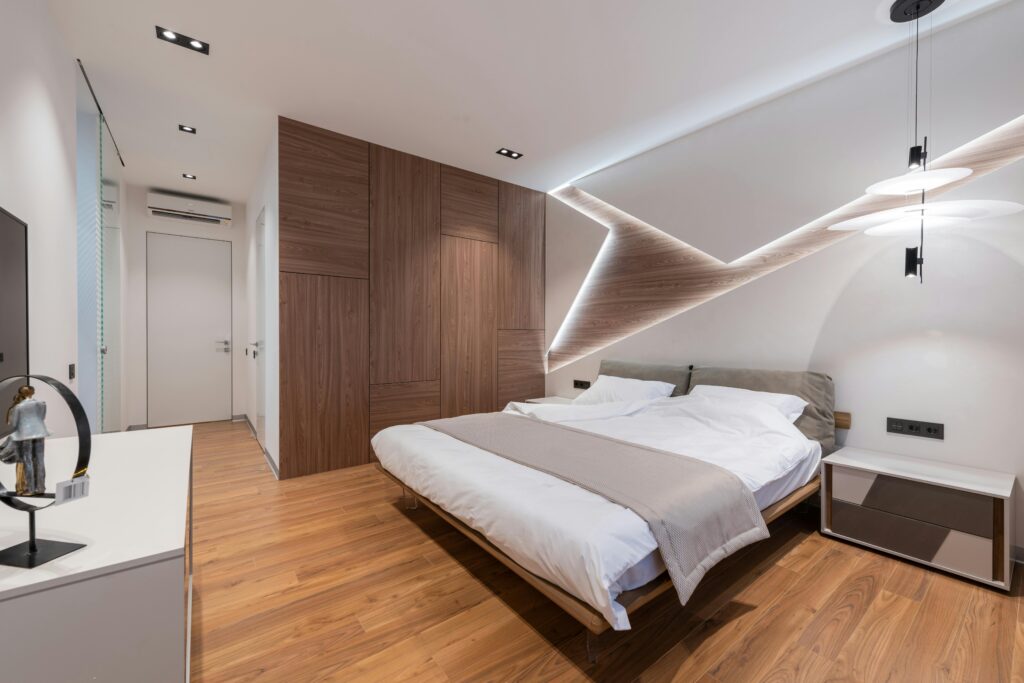 Slaapkamer met wandpanelen